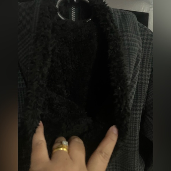 Uniqlo long jacket. Size Medium. Used gently. - Picture 4 of 9